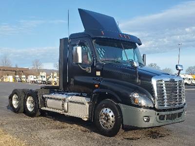 Freightliner Cascadia 125 Day Cab Truck - Detroit 475HP