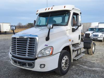 Freightliner Cascadia 125 Day Cab Truck - Detroit 350HP