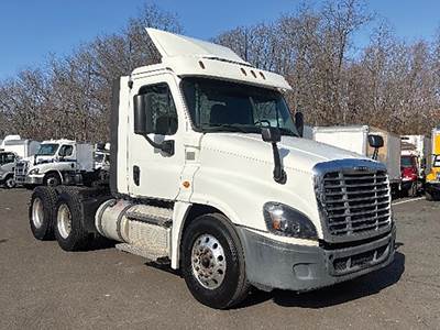 Freightliner Cascadia 125 Day Cab Truck - Detroit 435HP