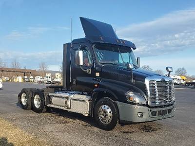 Freightliner Cascadia 125 Day Cab Truck - Detroit 475HP