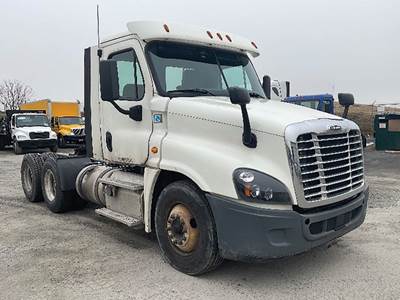 Freightliner Cascadia 125 Day Cab Truck - Detroit 435HP