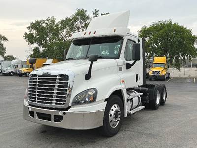 Freightliner Cascadia 125 Day Cab Truck - Detroit 455HP