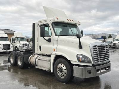 Freightliner Cascadia 125 Day Cab Truck - Detroit 455HP