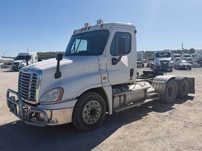 Freightliner Cascadia 125 Day Cab Truck - Detroit 455HP