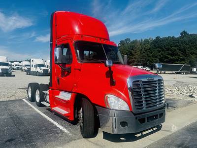 Freightliner Cascadia 125 Day Cab Truck - Cummins 400HP