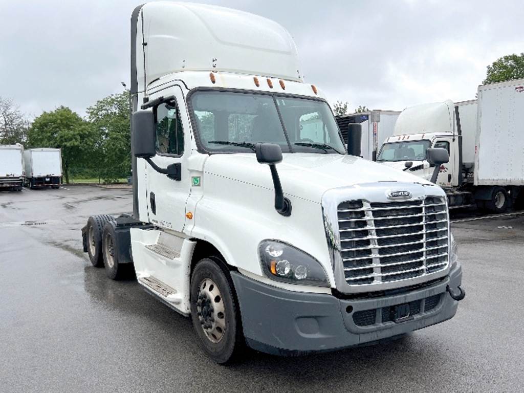 2016 Freightliner Cascadia 125 Evolution Day Cab Truck Detroit 455HP