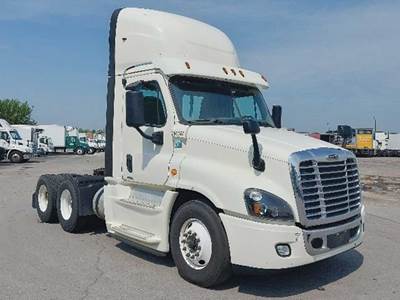 Freightliner Cascadia 125 Evolution Day Cab Truck - Detroit 450HP