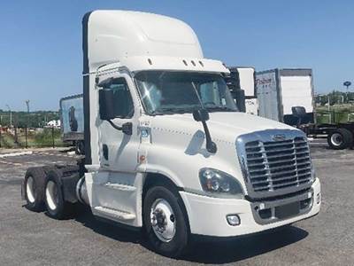 Freightliner Cascadia 125 Evolution Day Cab Truck - Detroit 450HP