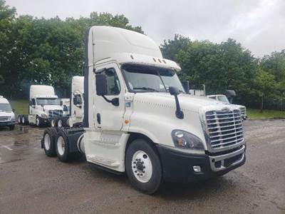 Freightliner Cascadia 125 Evolution Day Cab Truck - Detroit 450HP