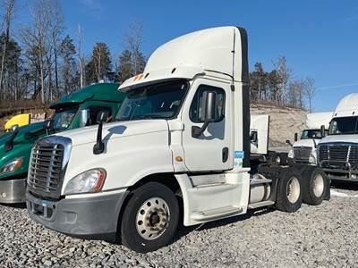 Freightliner Cascadia 125 Evolution Day Cab Truck - Cummins 400HP