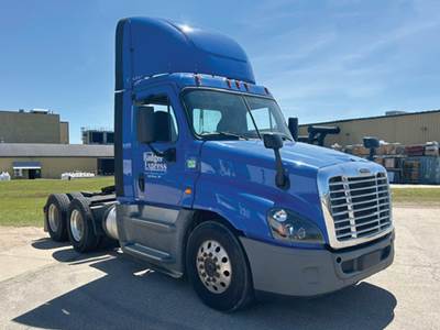 Freightliner Cascadia 125 Evolution Day Cab Truck - Detroit 455HP
