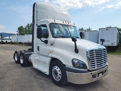 Freightliner Cascadia 125 Evolution Day Cab Truck - Detroit 455HP