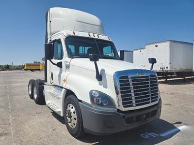 Freightliner Cascadia 125 Evolution Day Cab Truck - Detroit 455HP