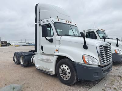 Freightliner Cascadia 125 Evolution Day Cab Truck - Detroit 400HP
