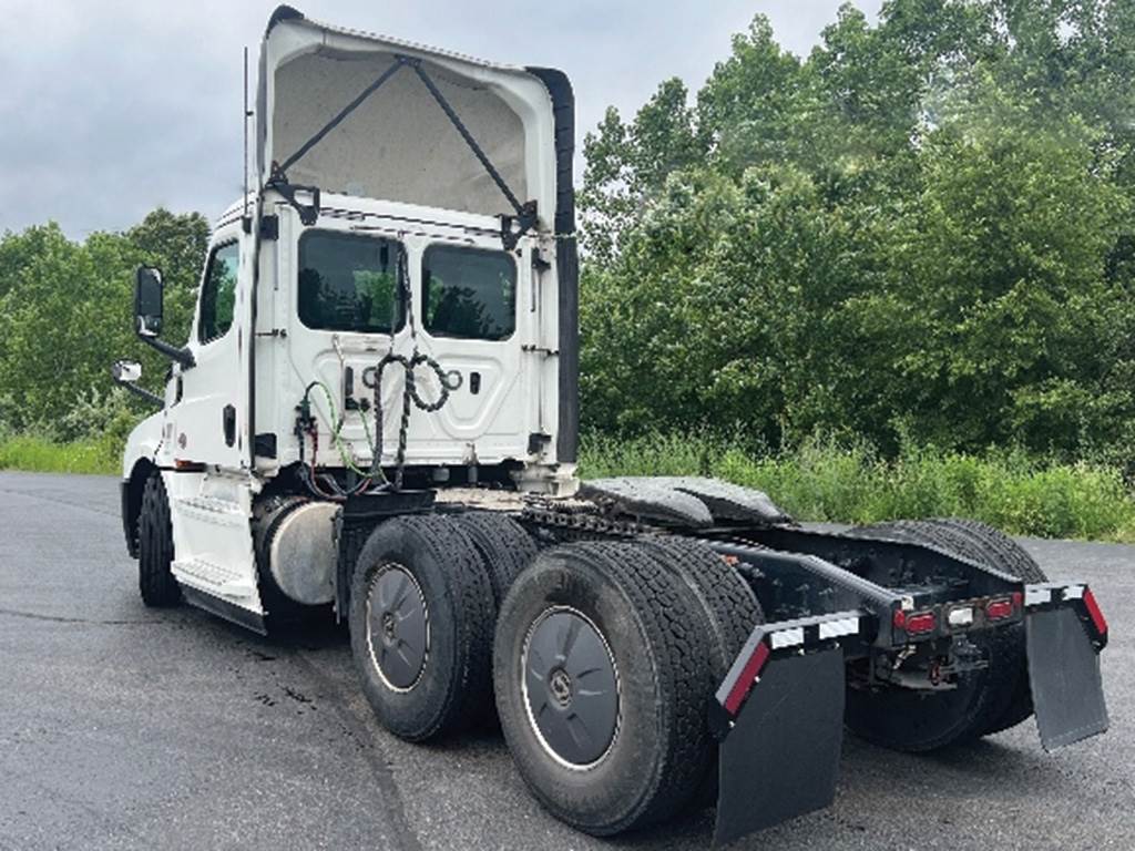 2019 Freightliner Cascadia 126 Day Cab Truck Detroit 455HP For Sale