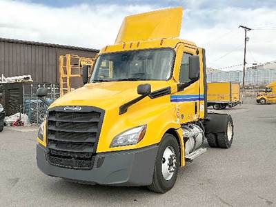 Freightliner Cascadia 126 Day Cab Truck - Detroit 410HP