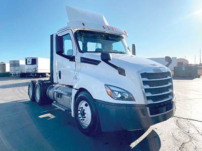 Freightliner Cascadia 126 Day Cab Truck - Detroit 435HP