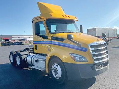 Freightliner Cascadia 126 Day Cab Truck - Detroit 435HP