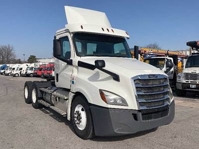 Freightliner Cascadia 126 Day Cab Truck - Detroit 435HP