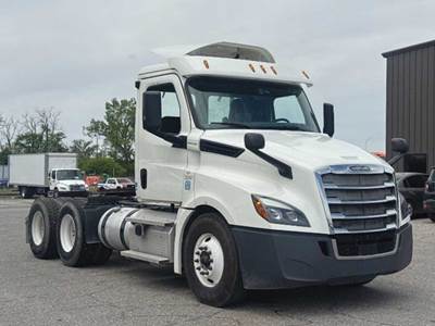 Freightliner Cascadia 126 Day Cab Truck - Cummins 400HP