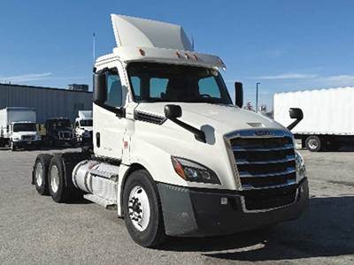 Freightliner Cascadia 126 Day Cab Truck - Detroit 435HP