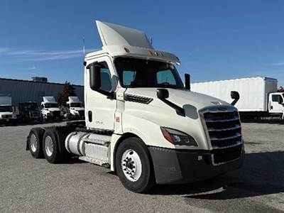 Freightliner Cascadia 126 Day Cab Truck - Detroit 435HP