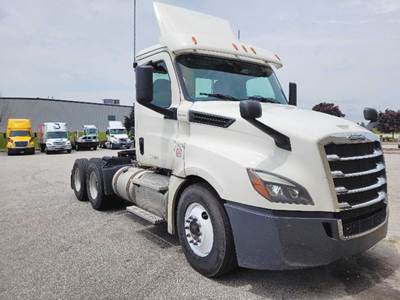 Freightliner Cascadia 126 Day Cab Truck - Detroit 435HP