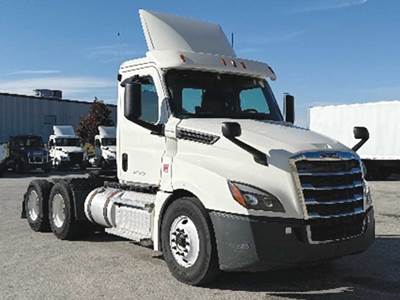 Freightliner Cascadia 126 Day Cab Truck - Detroit 435HP
