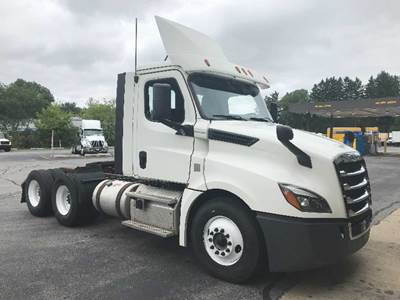 Freightliner Cascadia 126 Day Cab Truck - Detroit 435HP