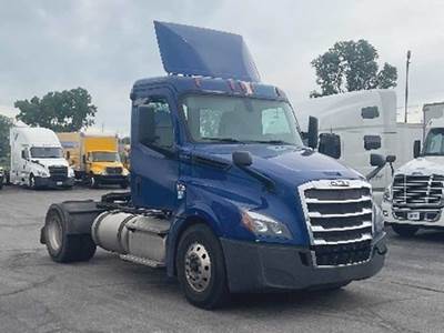 Freightliner Cascadia 126 Day Cab Truck - Detroit 435HP