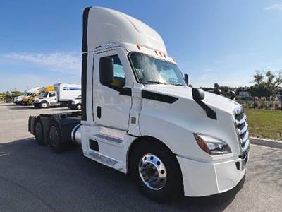 Freightliner Cascadia 126 Day Cab Truck - Detroit 435HP