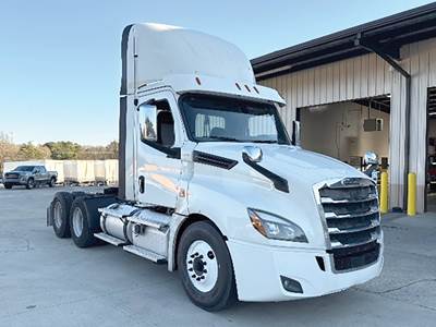 Freightliner Cascadia 126 Day Cab Truck - Detroit 450HP