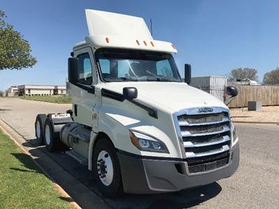 Freightliner Cascadia 126 Day Cab Truck - Detroit 435HP