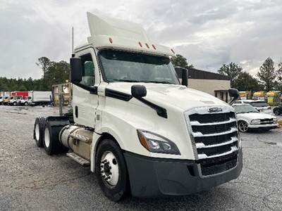 Freightliner Cascadia 126 Day Cab Truck - Detroit 435HP