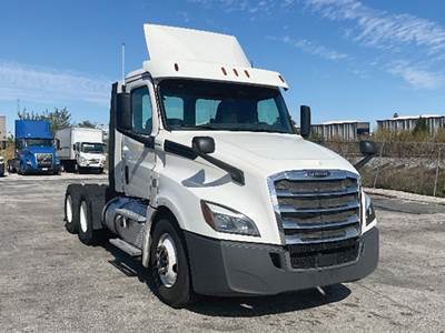Freightliner Cascadia 126 Day Cab Truck - Detroit 435HP
