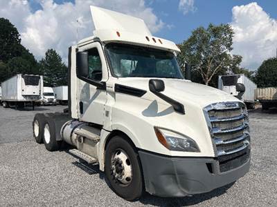 Freightliner Cascadia 126 Day Cab Truck - Detroit 435HP