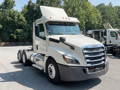 Freightliner Cascadia 126 Day Cab Truck - Detroit 435HP