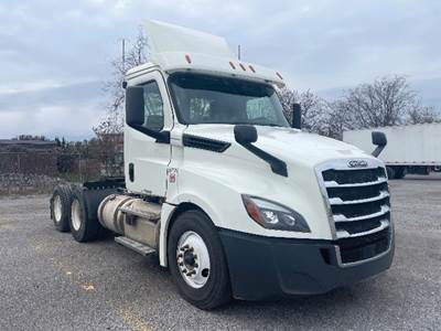 Freightliner Cascadia 126 Day Cab Truck - Detroit 435HP