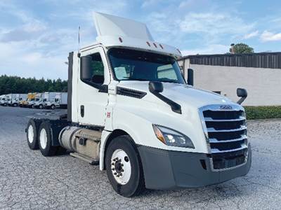 Freightliner Cascadia 126 Day Cab Truck - Detroit 435HP