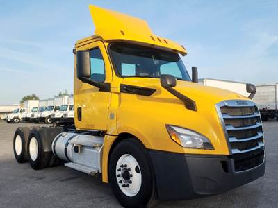 Freightliner Cascadia 126 Day Cab Truck - Detroit 435HP