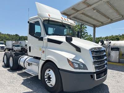 Freightliner Cascadia 126 Day Cab Truck - Detroit 435HP
