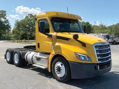 Freightliner Cascadia 126 Day Cab Truck - Detroit 435HP