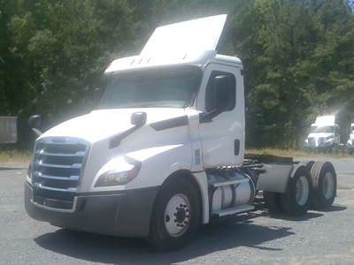 Freightliner Cascadia 126 Day Cab Truck - Detroit 435HP