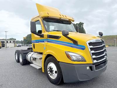 Freightliner Cascadia 126 Day Cab Truck - Detroit 435HP