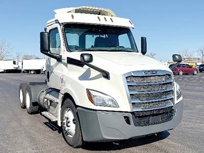 Freightliner Cascadia 126 Day Cab Truck - Detroit 435HP