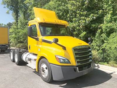 Freightliner Cascadia 126 Day Cab Truck - Detroit 435HP