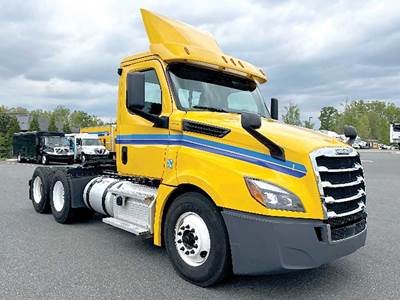 Freightliner Cascadia 126 Day Cab Truck - Detroit 435HP