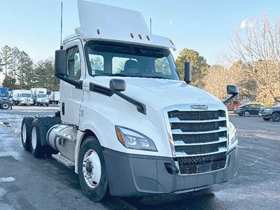 Freightliner Cascadia 126 Day Cab Truck - Detroit 435HP