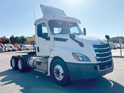 Freightliner Cascadia 126 Day Cab Truck - Detroit 435HP