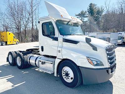 Freightliner Cascadia 126 Day Cab Truck - Detroit 435HP
